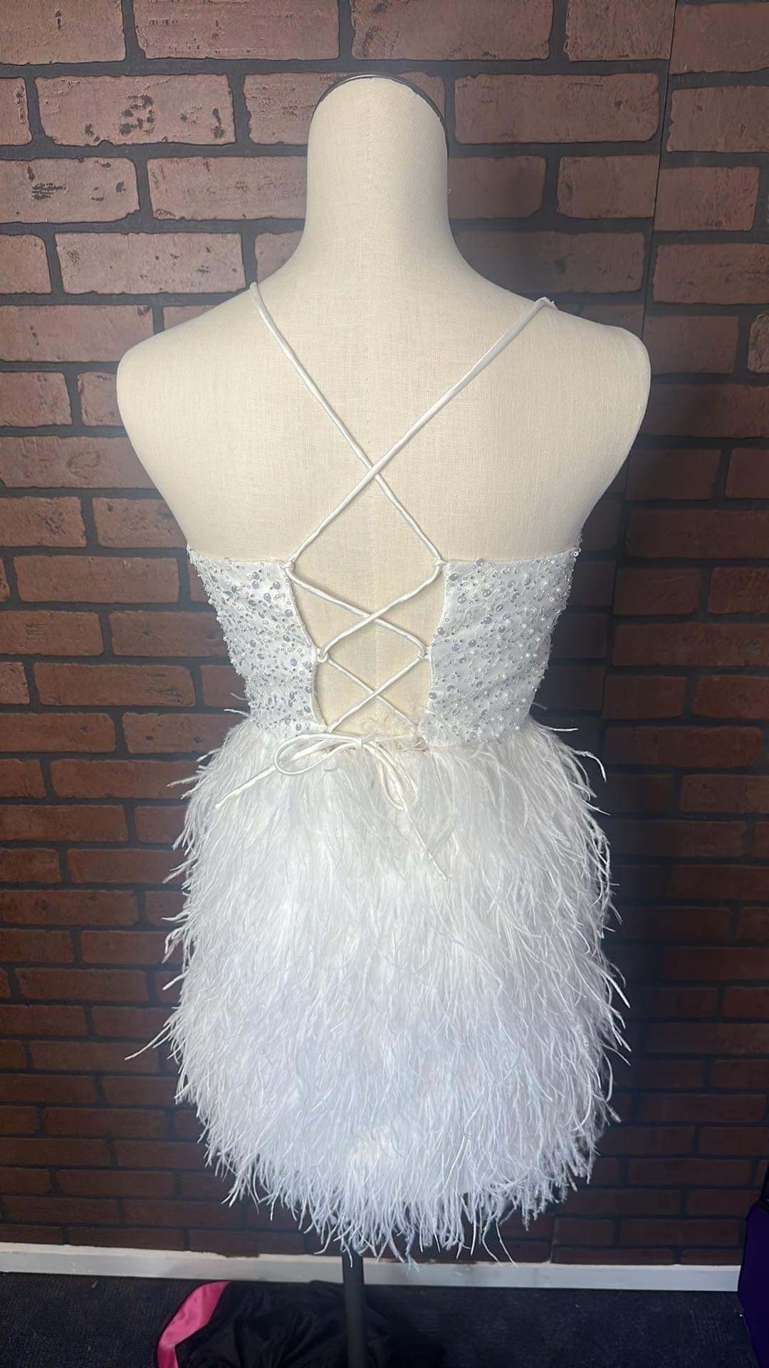 Size 2 Prom White Cocktail Dress on Queenly
