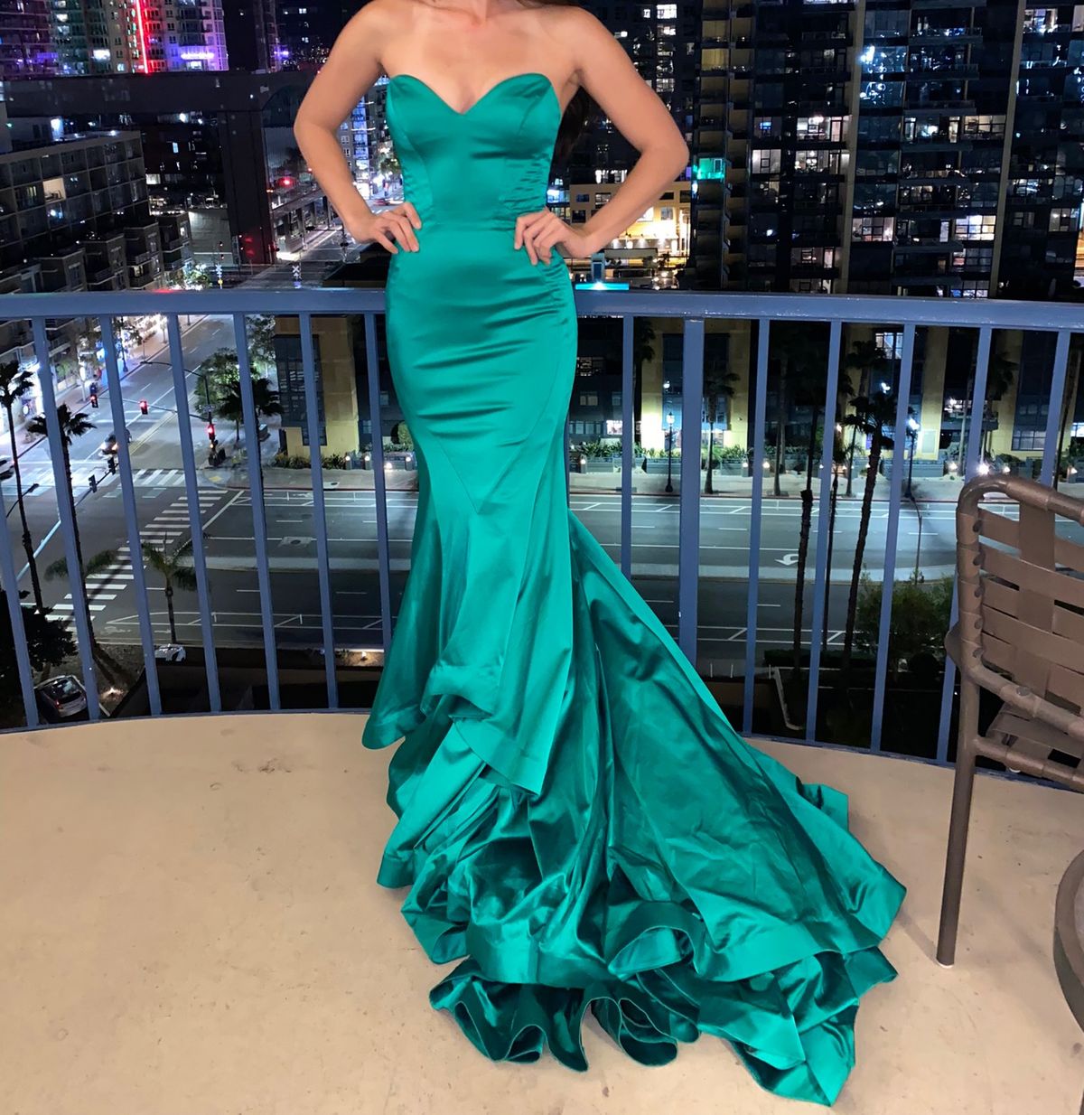 Sherri Hill Size S Prom Strapless Satin Emerald Green Dress With Train on Queenly