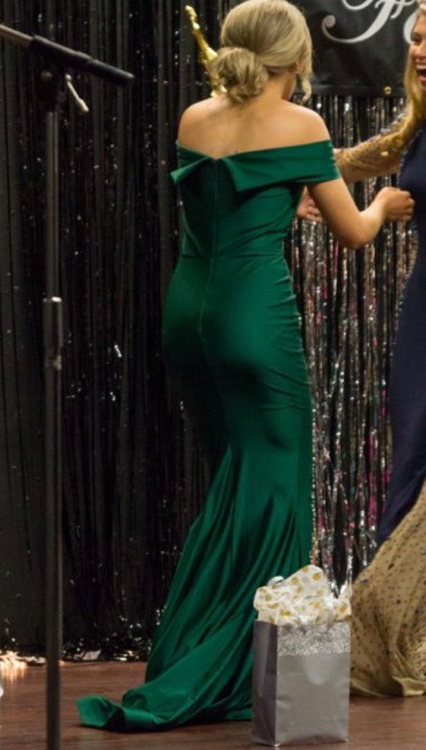 Size 0 Prom Green Side Slit Dress on Queenly