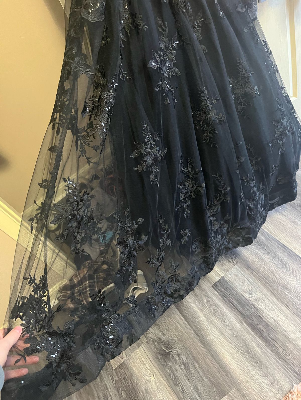 Sherri Hill Size 2 Prom High Neck Lace Black Dress With Train on Queenly