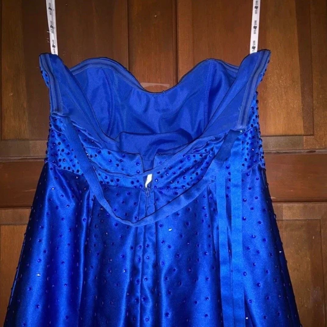 Size 10 Bridesmaid Strapless Blue Ball Gown on Queenly