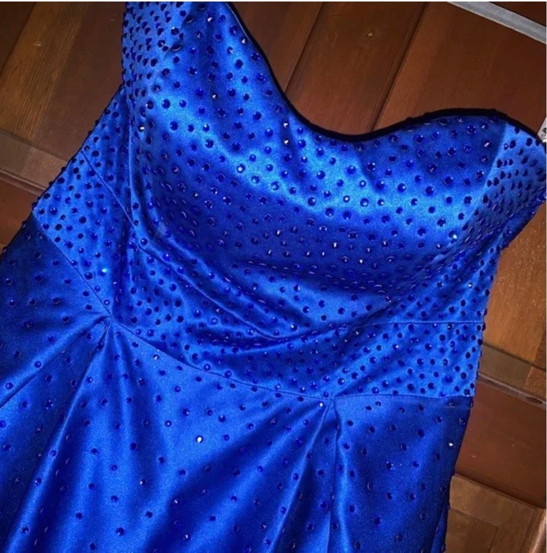 Size 10 Bridesmaid Strapless Blue Ball Gown on Queenly