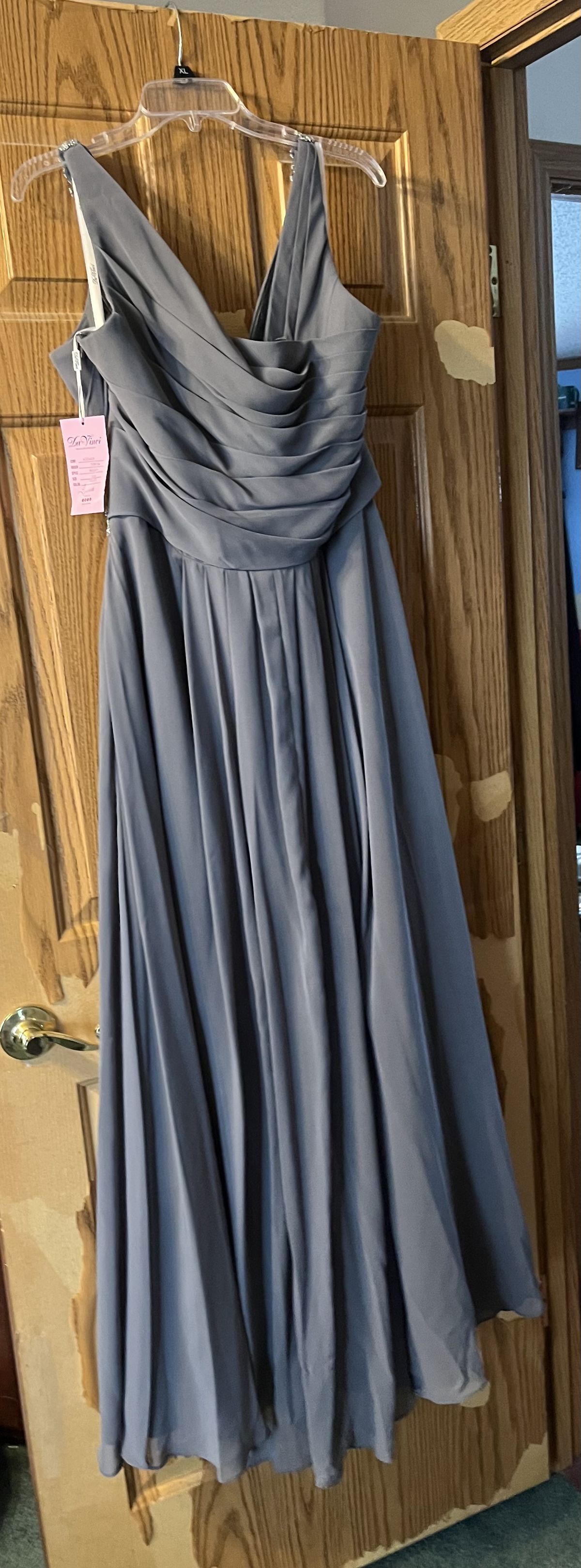 Plus Size 18 Gray Floor Length Maxi on Queenly