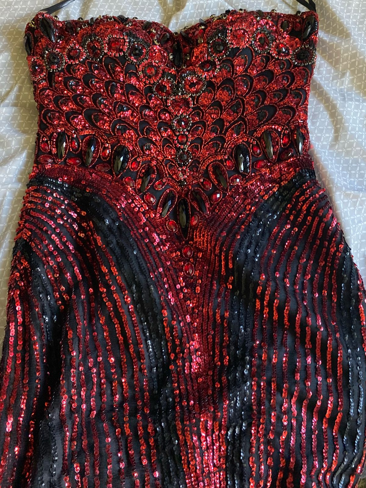 Sherri Hill Size 2 Prom Sequined Red Cocktail Dress on Queenly