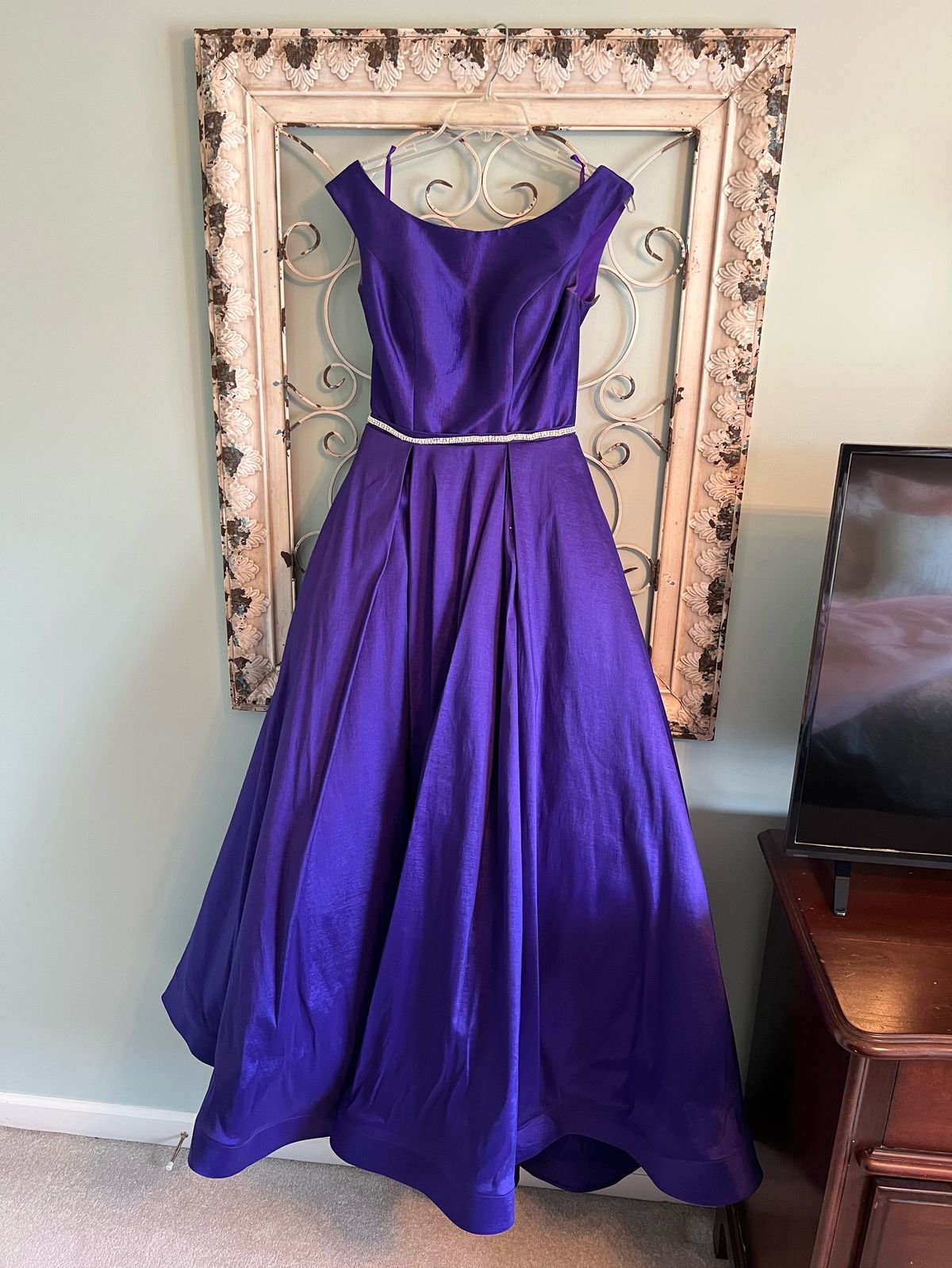 Mac Duggal Size 6 Prom Purple Ball Gown on Queenly