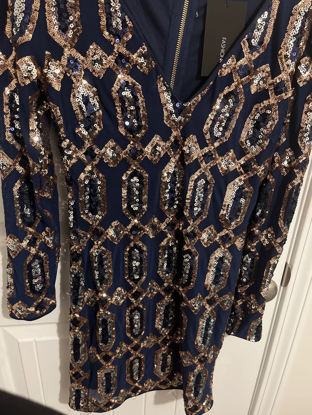Size 8 Sequined Blue Cocktail Dress on Queenly