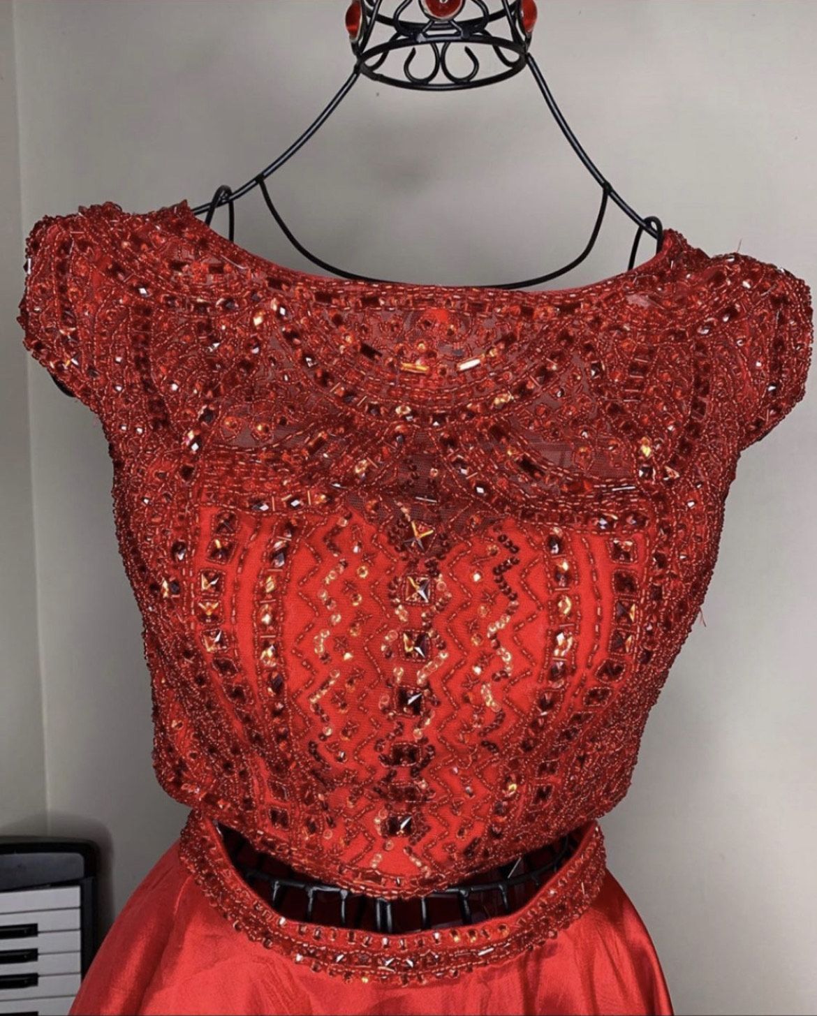 Sherri Hill Size 4 Prom High Neck Sequined Red Cocktail Dress on Queenly