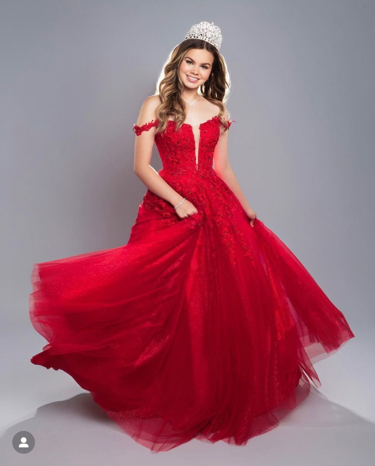 Ellie Wilde Size 0 Prom Red Ball Gown on Queenly