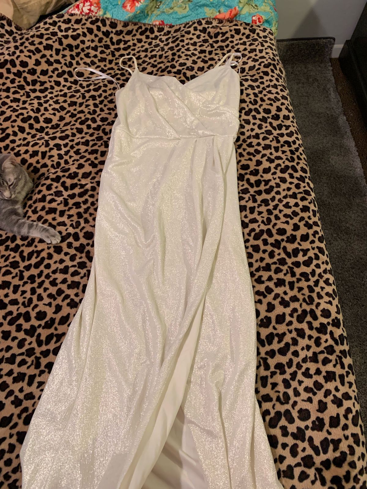 Windsor Size 10 Prom White A-line Dress on Queenly