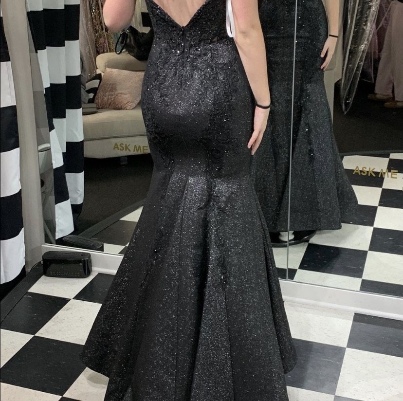 Ellie Wilde Size 4 Black Mermaid Dress on Queenly