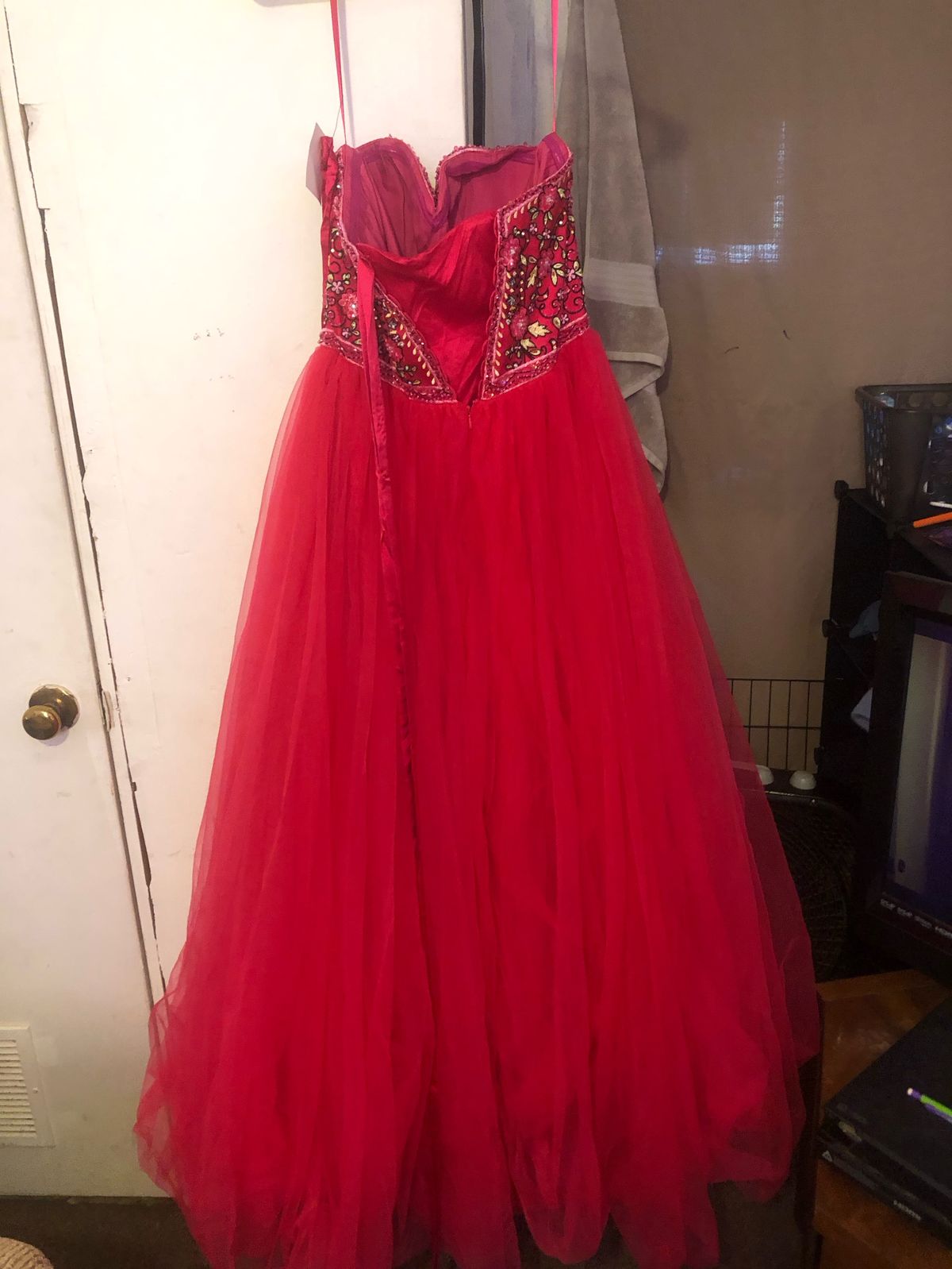 Size 6 Prom Pink Ball Gown on Queenly