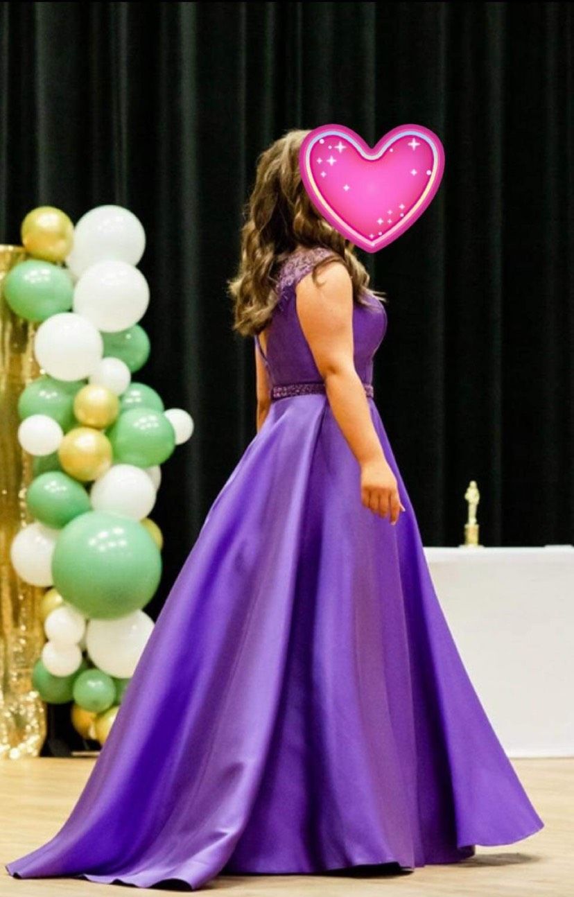 Size 8 Prom Purple Ball Gown on Queenly