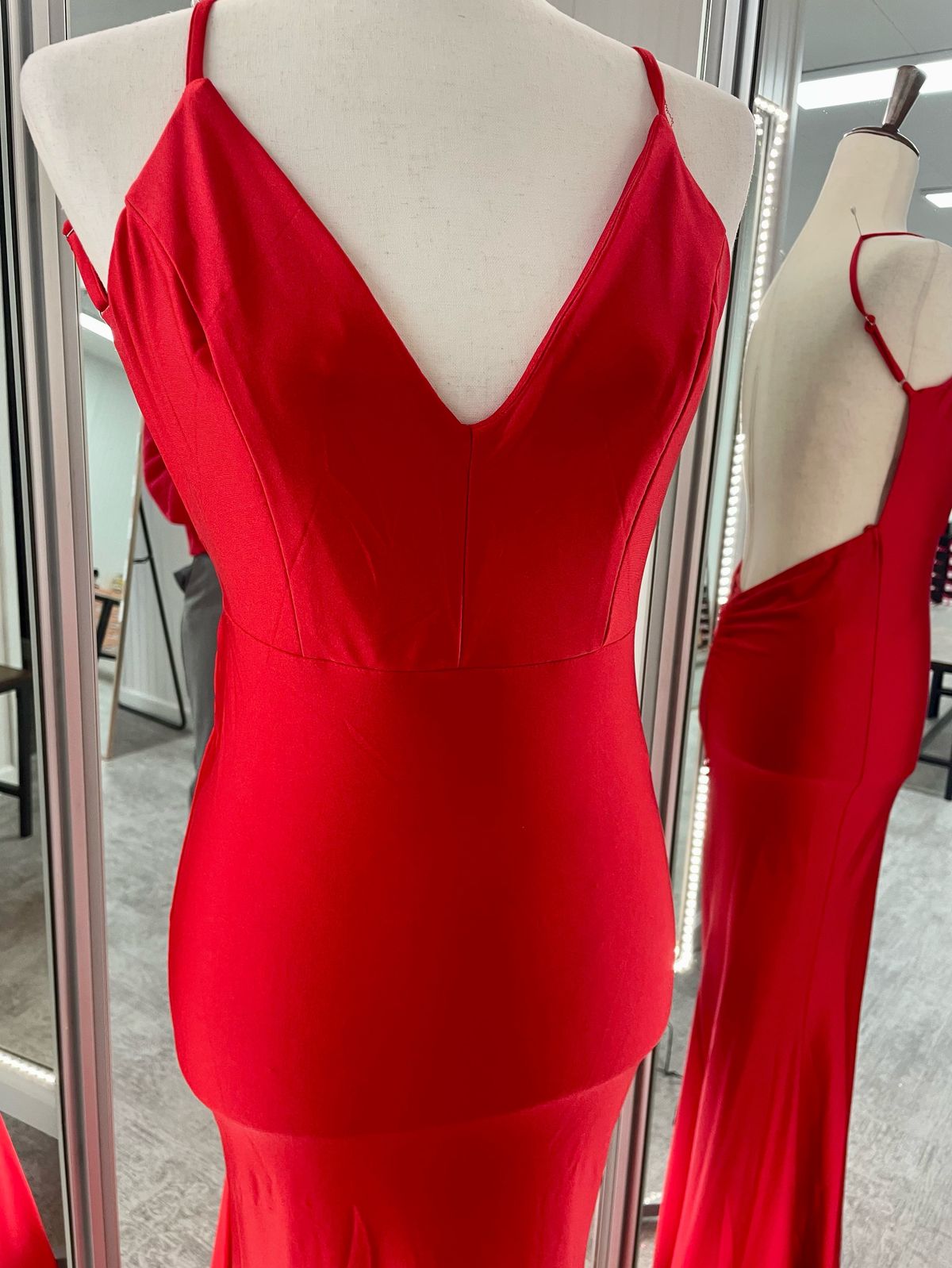 Size M Prom Red Mermaid Dress on Queenly