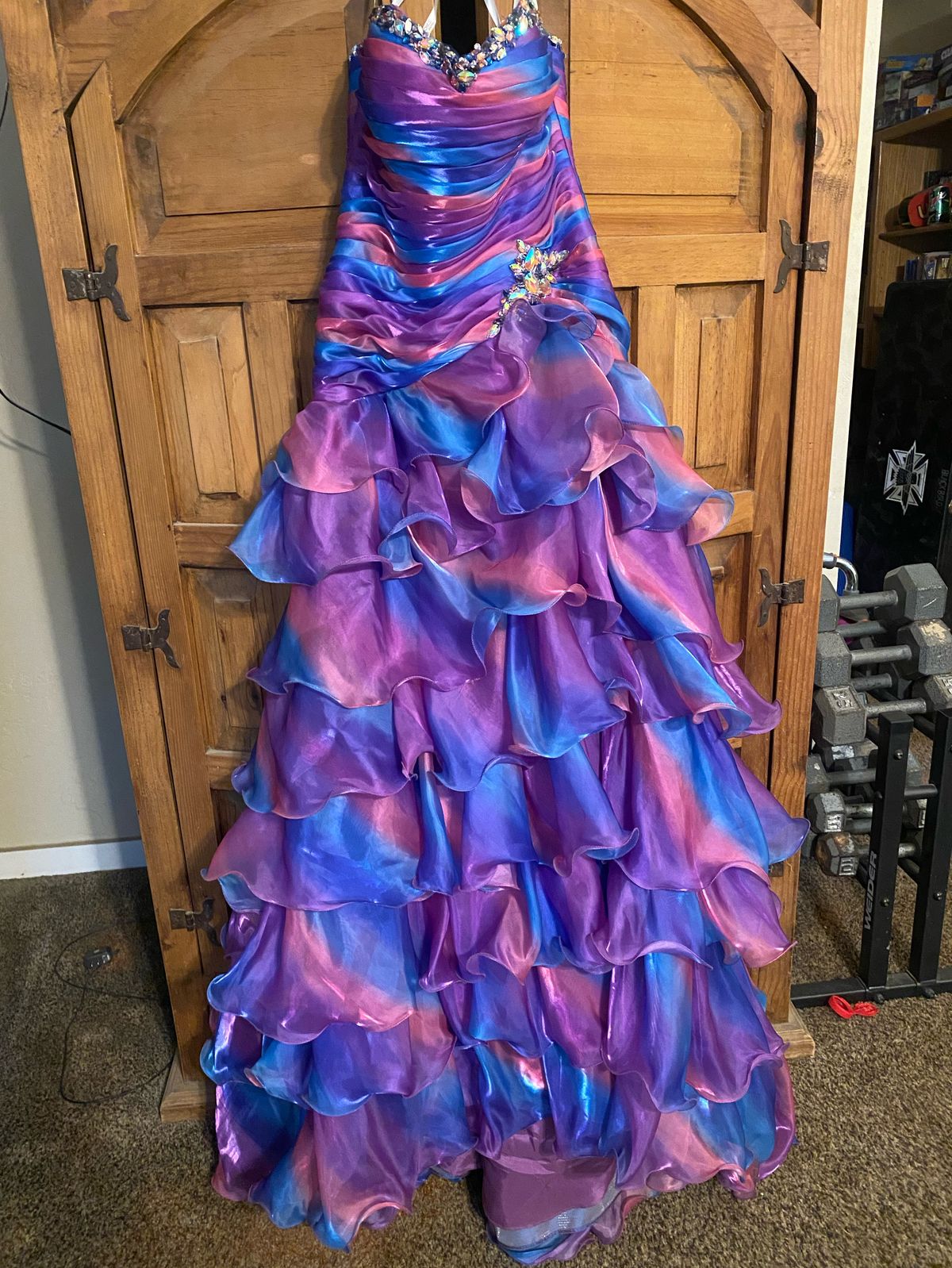 Tony Bowls Size 6 Prom Multicolor Dress With Train on Queenly