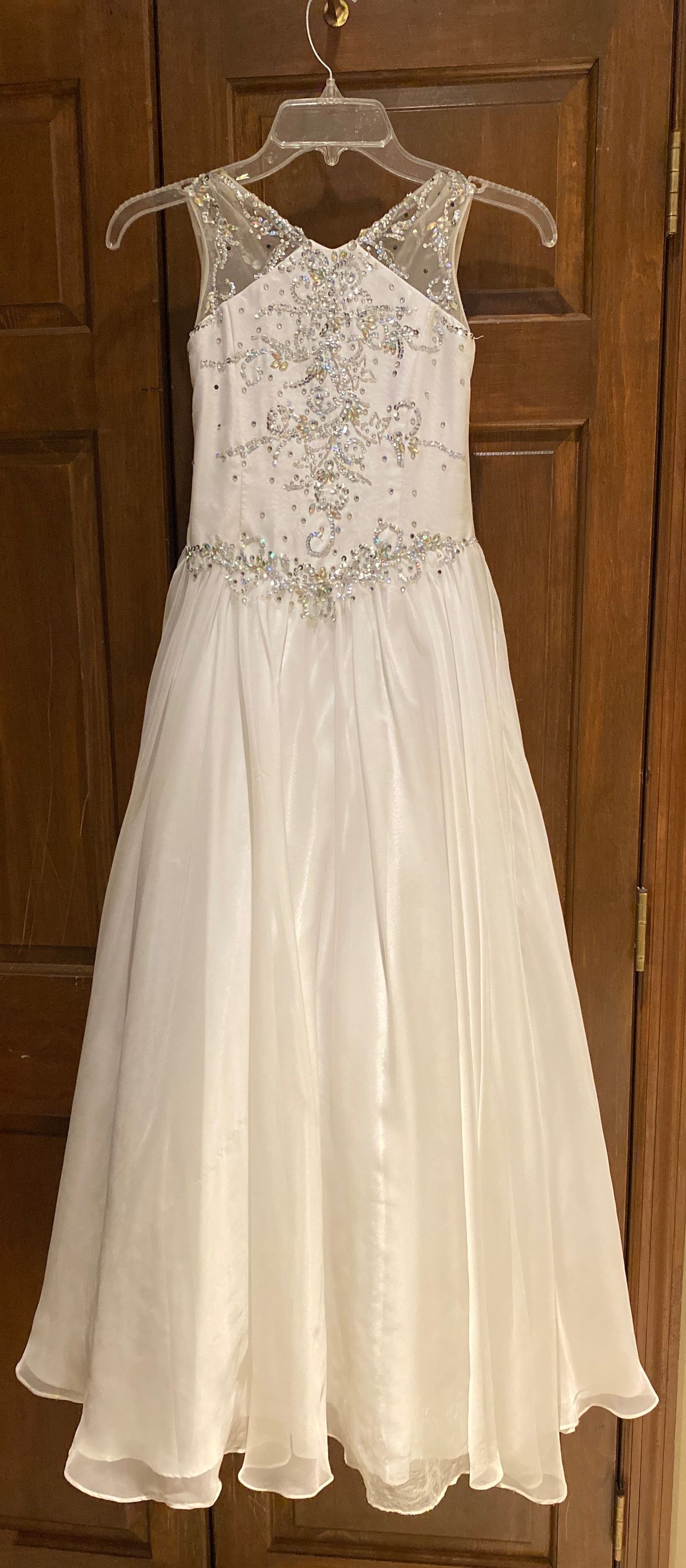Mac Duggal Girls Size 10 Prom White Ball Gown on Queenly