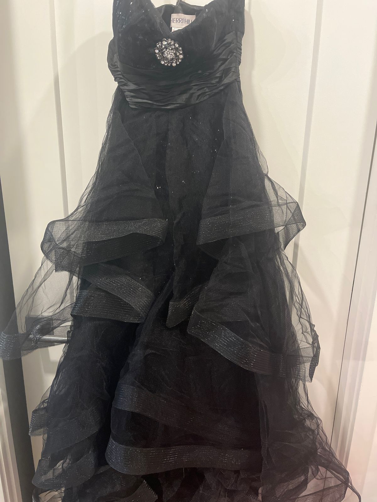 Sherri Hill Size 4 Prom Strapless Black Dress With Train on Queenly
