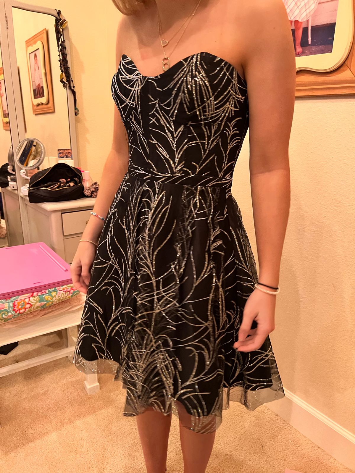 Gianni Bini Size 4 Prom Black Cocktail Dress on Queenly