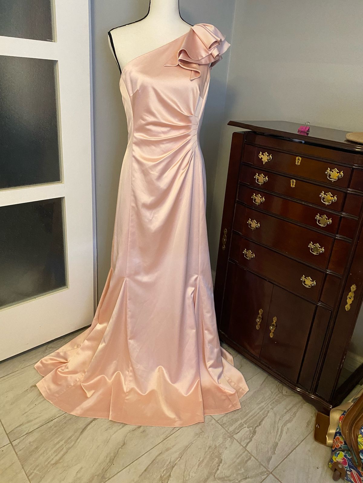 Tahari by Arthur Levine Size 8 Bridesmaid One Shoulder Satin Light Pink Floor Length Maxi on Queenly