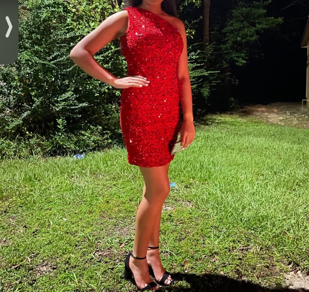 Size 2 Homecoming Sequined Red Cocktail Dress on Queenly