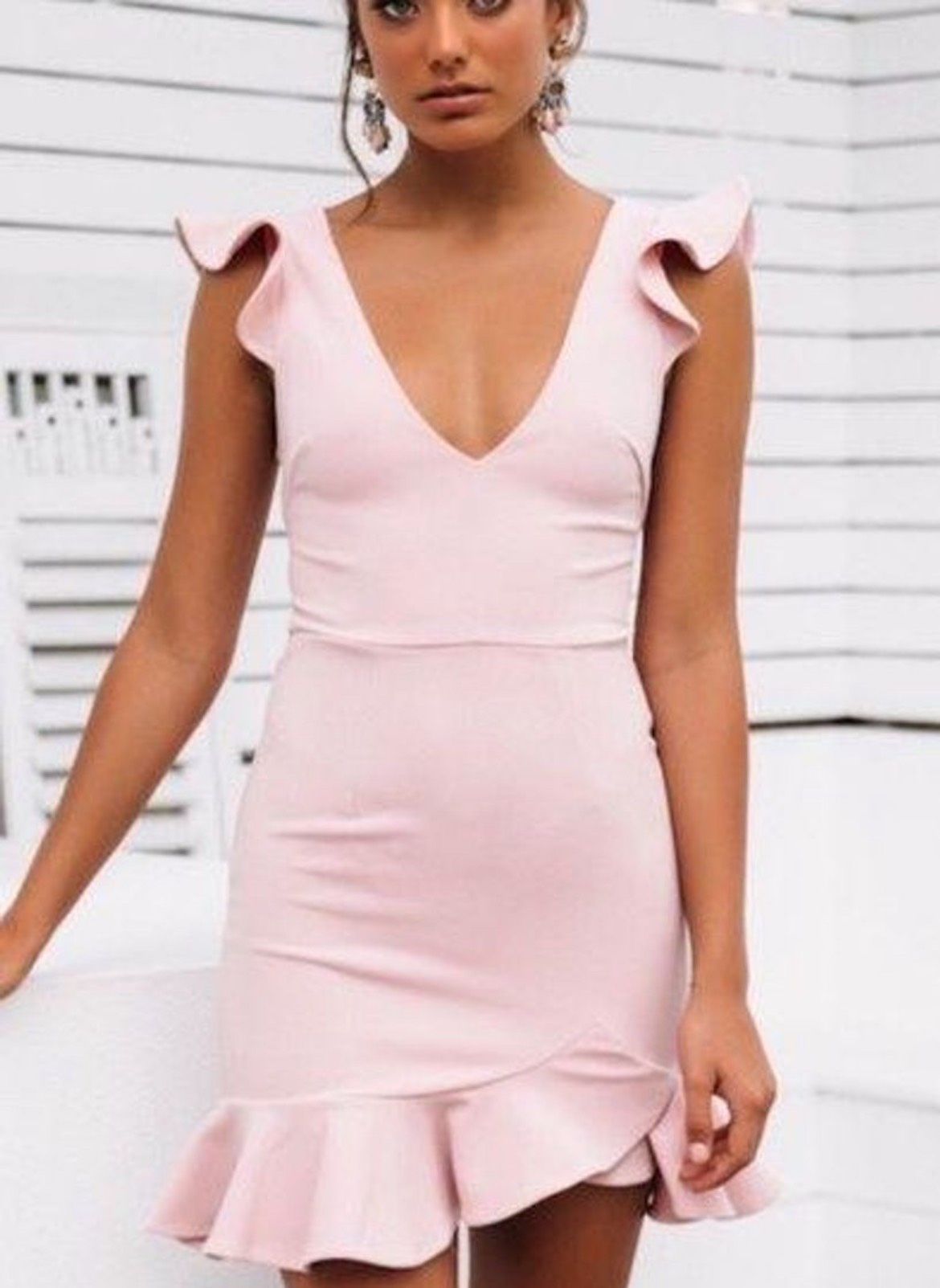 Size 0 Homecoming Plunge Light Pink Cocktail Dress on Queenly