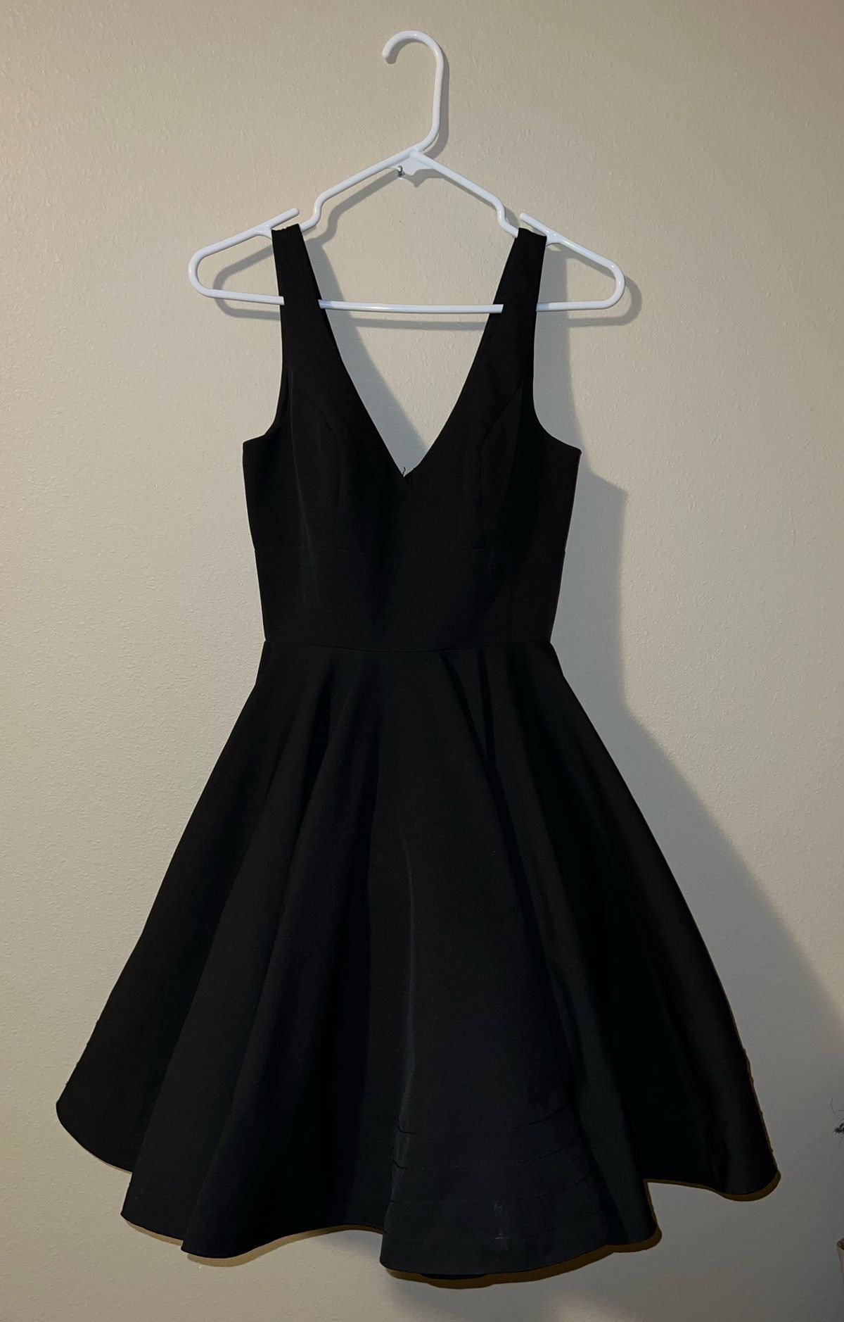 Mac Duggal Size 4 Homecoming Black Cocktail Dress on Queenly