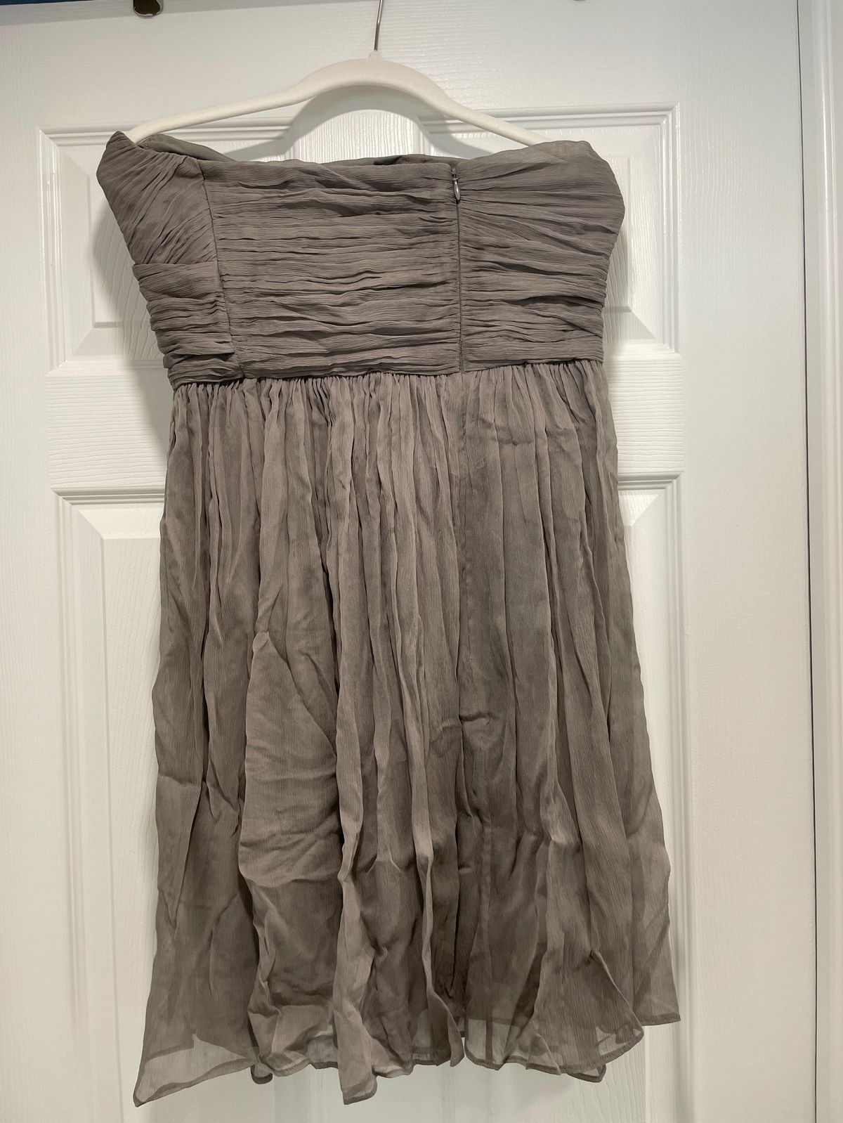 Size 6 Prom Silver Cocktail Dress on Queenly