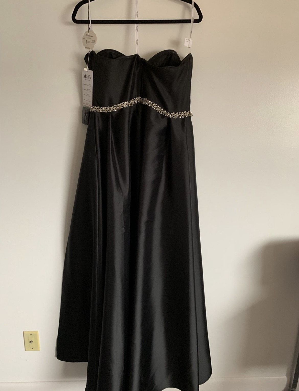 Ellie Wilde Size 14 Prom Strapless Black A-line Dress on Queenly