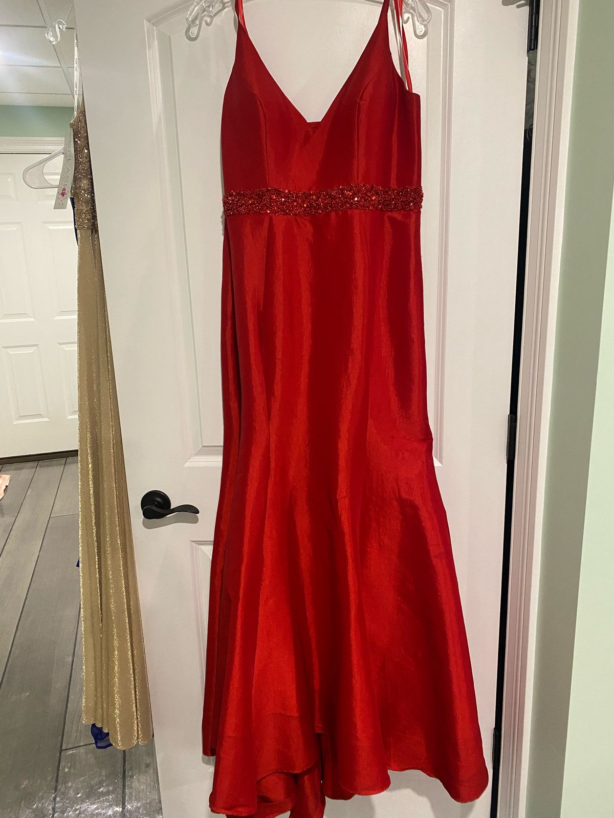 Size 14 Prom Red Mermaid Dress on Queenly