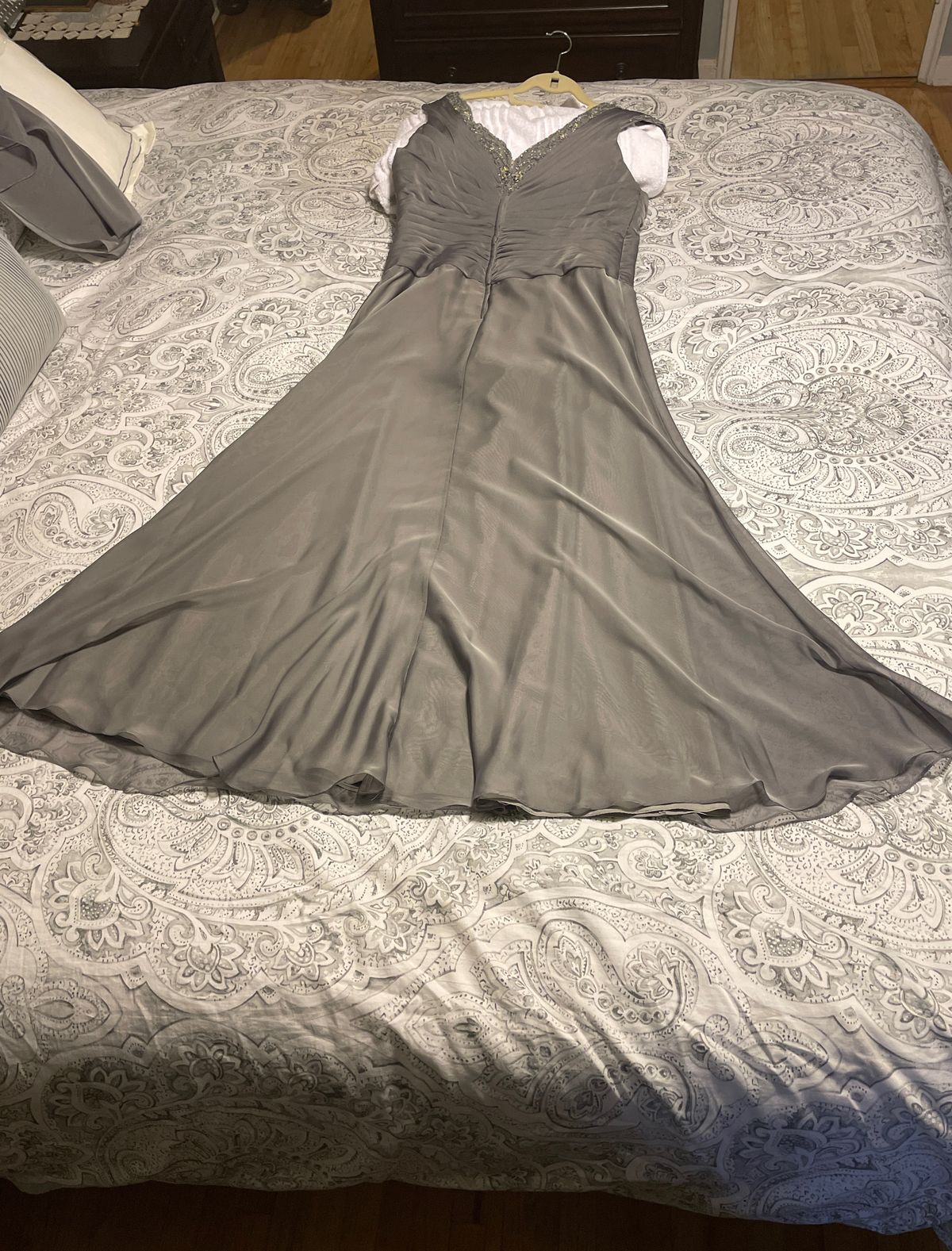 Mon Cheri Plus Size 16 Prom Gray A-line Dress on Queenly