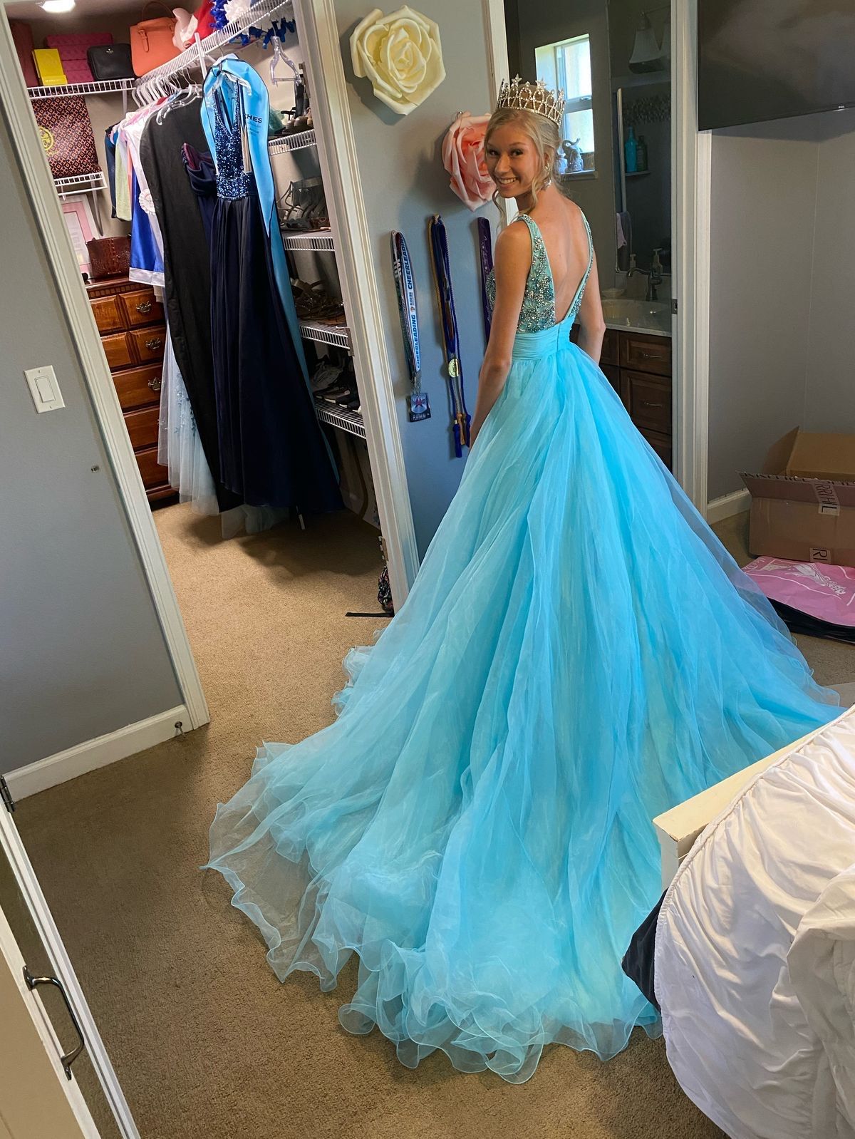 Ashley Lauren Size 0 Prom Blue Ball Gown on Queenly
