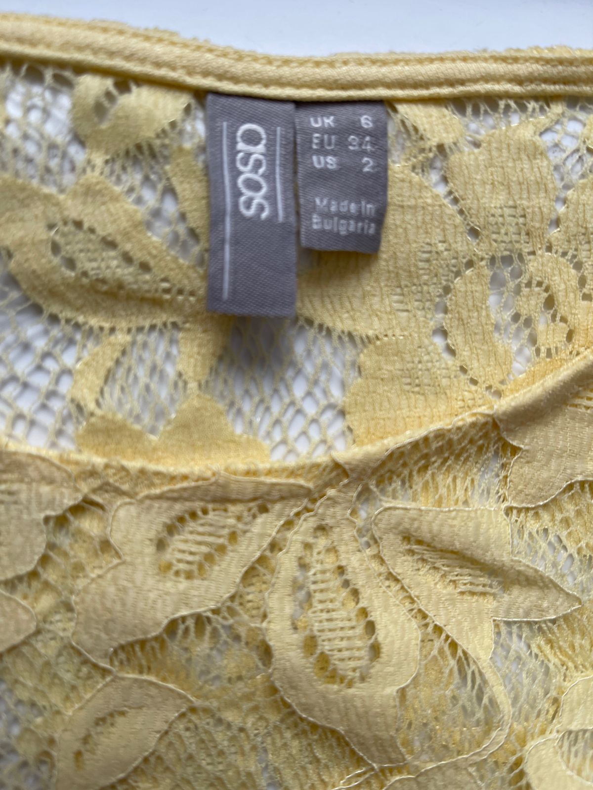 Size 2 Homecoming Lace Yellow Cocktail Dress on Queenly