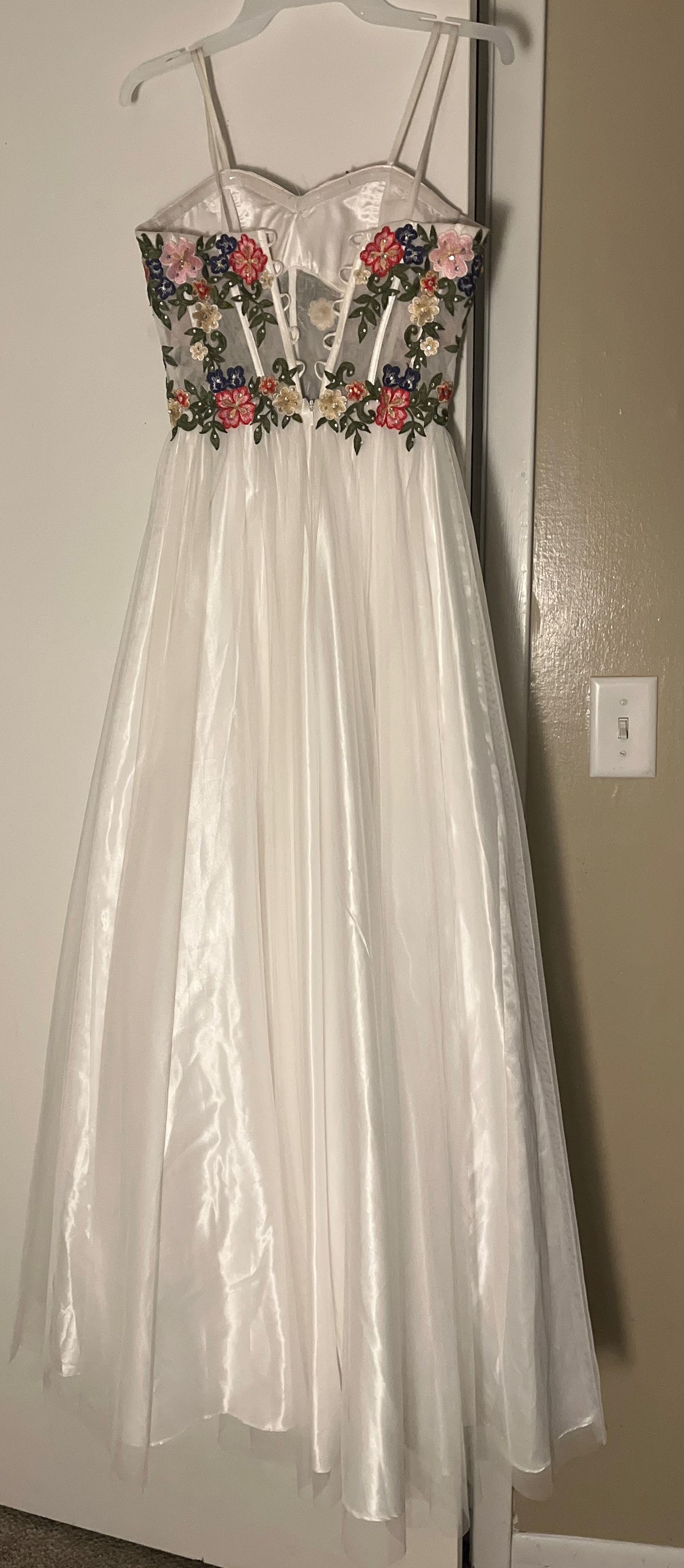 Blondie Nites Size 4 Prom White Ball Gown on Queenly