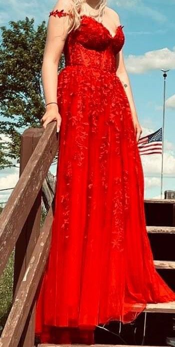 Sherri Hill Size 10 Prom Off The Shoulder Lace Red A-line Dress on Queenly