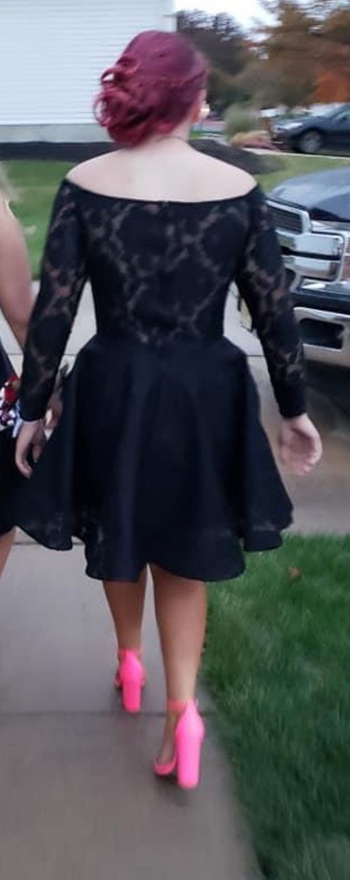 La Femme Size 6 Prom Black Cocktail Dress on Queenly