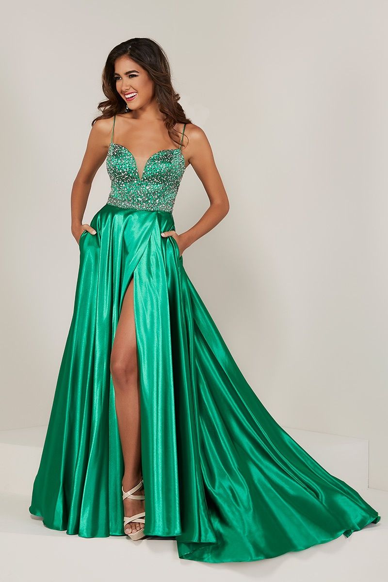 Style 16341 Tiffany Designs Size 10 Emerald Green Side Slit Dress on Queenly