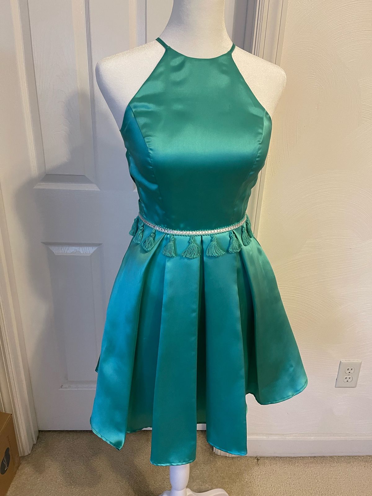 B. Darlin Size 2 Homecoming Green Cocktail Dress on Queenly