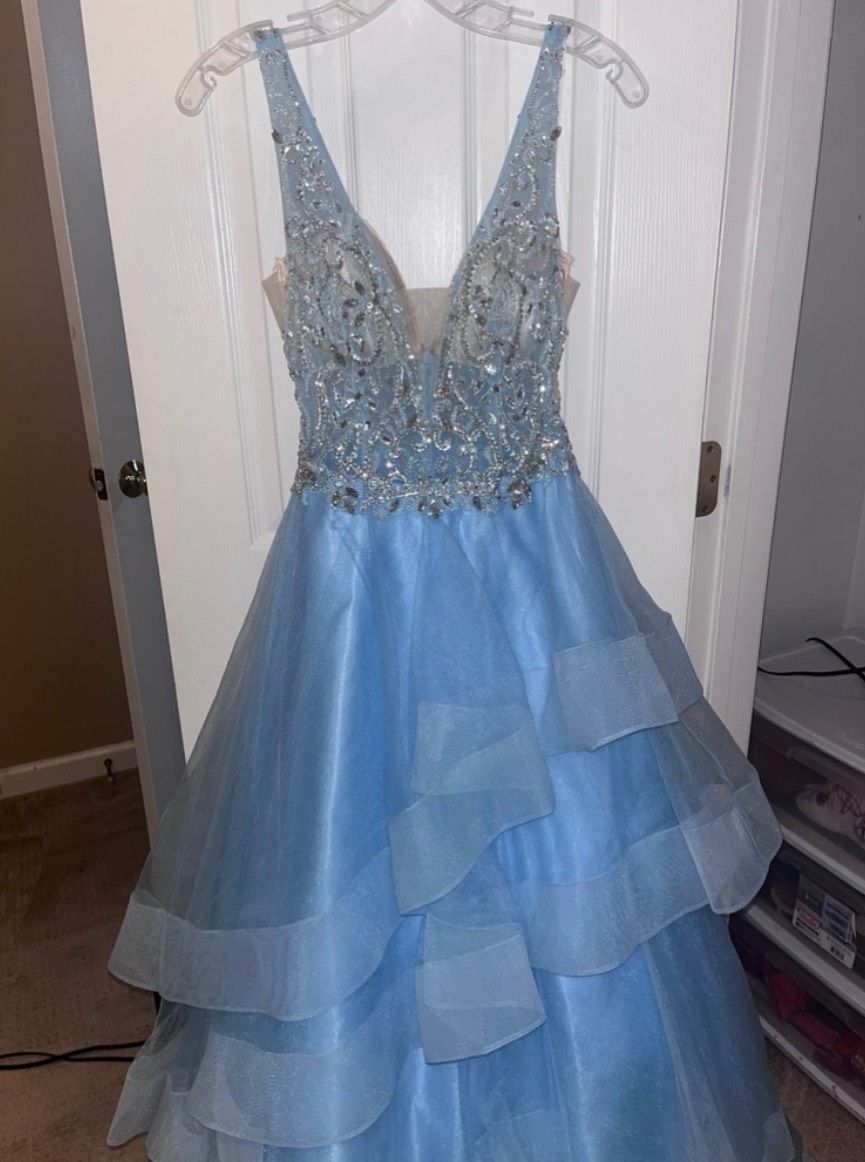 Size 0 Prom Blue Ball Gown on Queenly