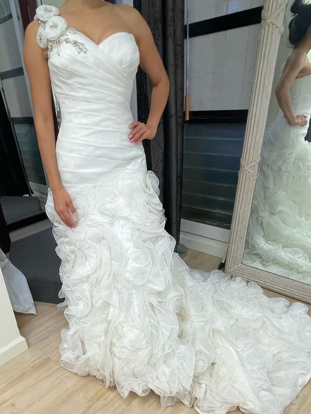 Allure bridals Size 8 Wedding White Dress With Train on Queenly