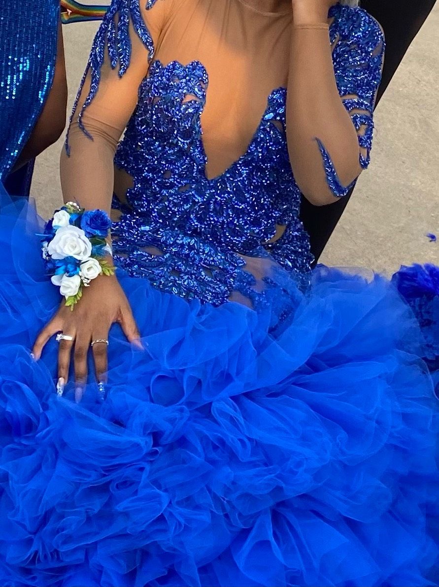 Size 6 Prom Blue A-line Dress on Queenly
