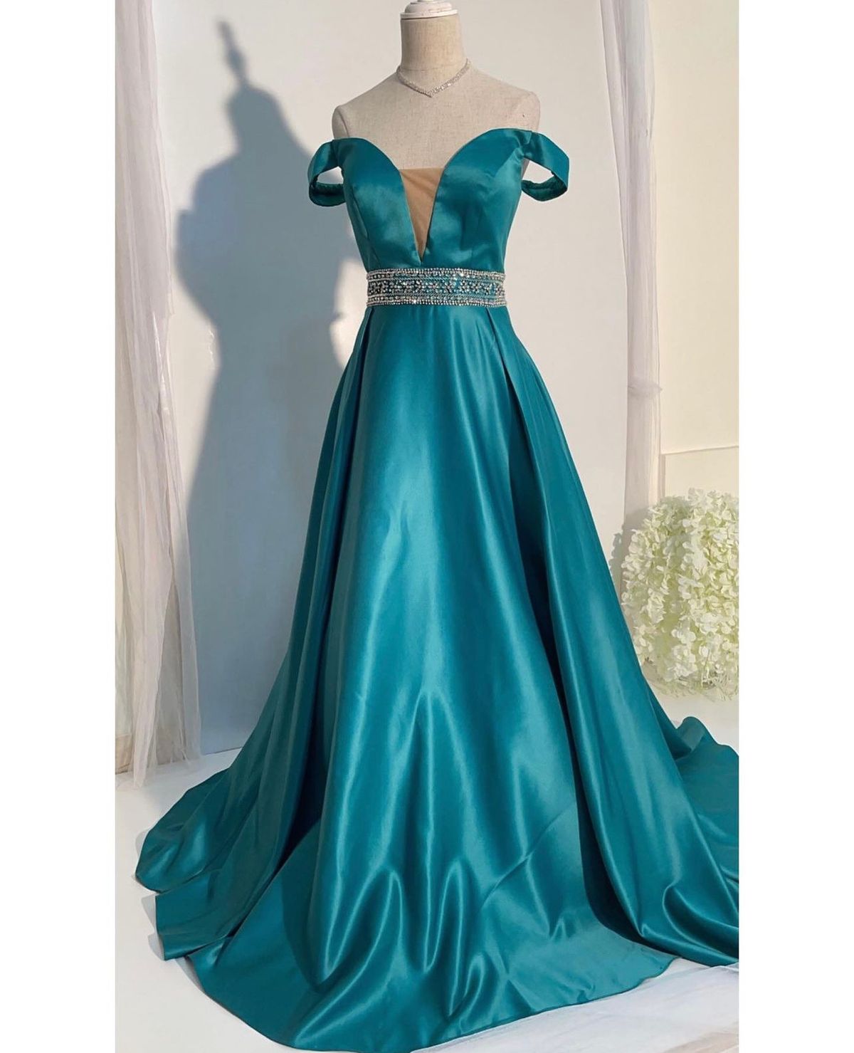 Size 6 Prom Off The Shoulder Blue Ball Gown on Queenly