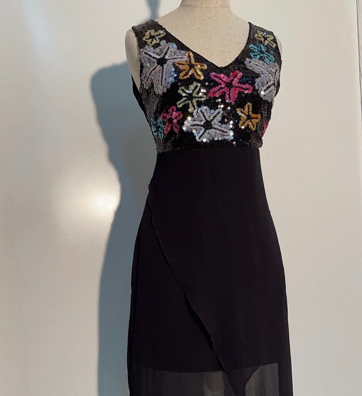Size 6 Plunge Multicolor Cocktail Dress on Queenly