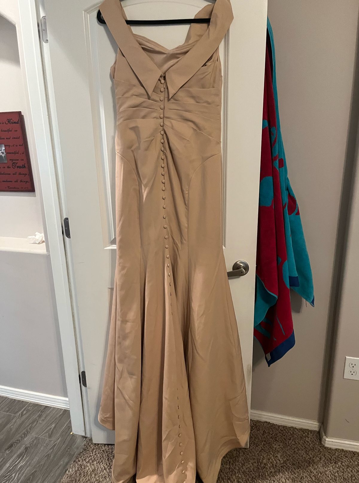 Size 14 Nude Mermaid Dress on Queenly