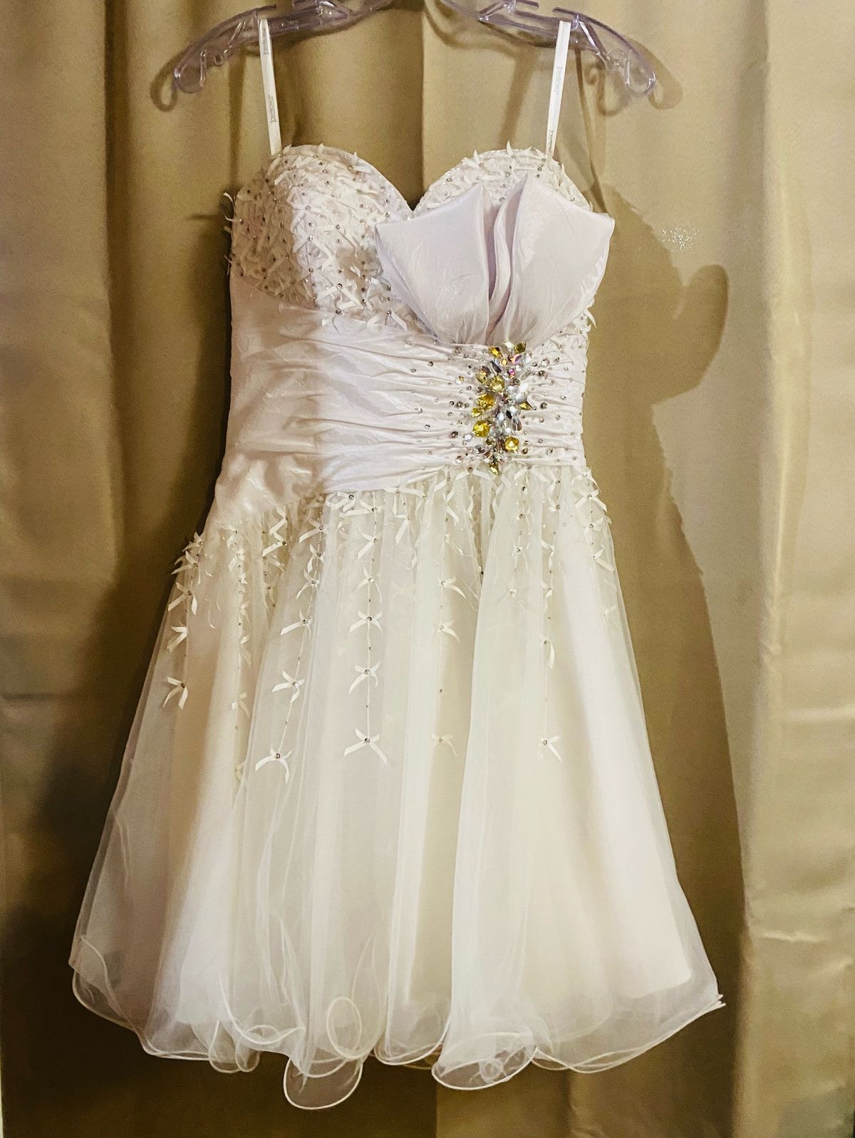 Tony Bowls Size 8 Prom White Cocktail Dress on Queenly