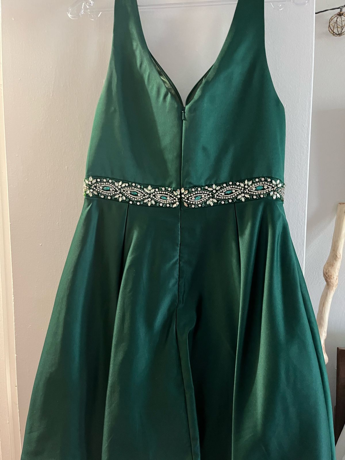 Dave and Johnny Size 10 Prom Green A-line Dress on Queenly