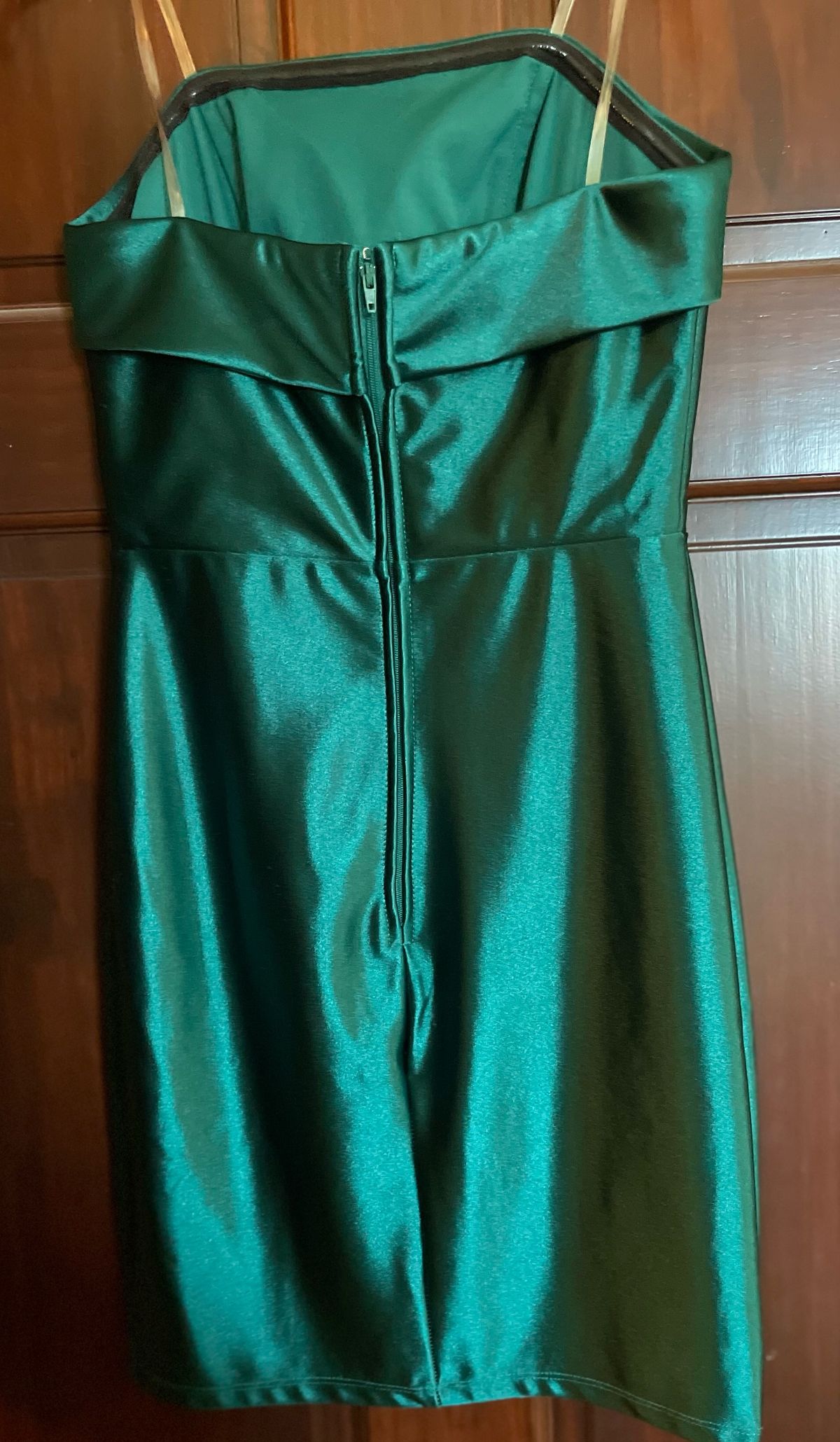 Size 0 Wedding Guest Emerald Green Cocktail Dress on Queenly