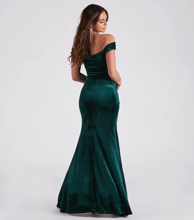 Windsor Size L Prom Velvet Green Side Slit Dress on Queenly