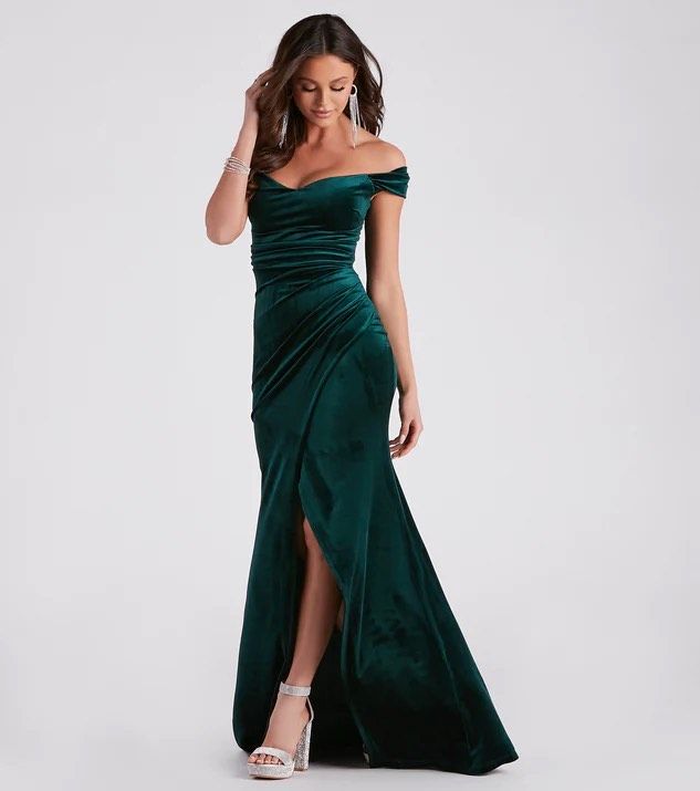 Windsor Size L Prom Velvet Green Side Slit Dress on Queenly