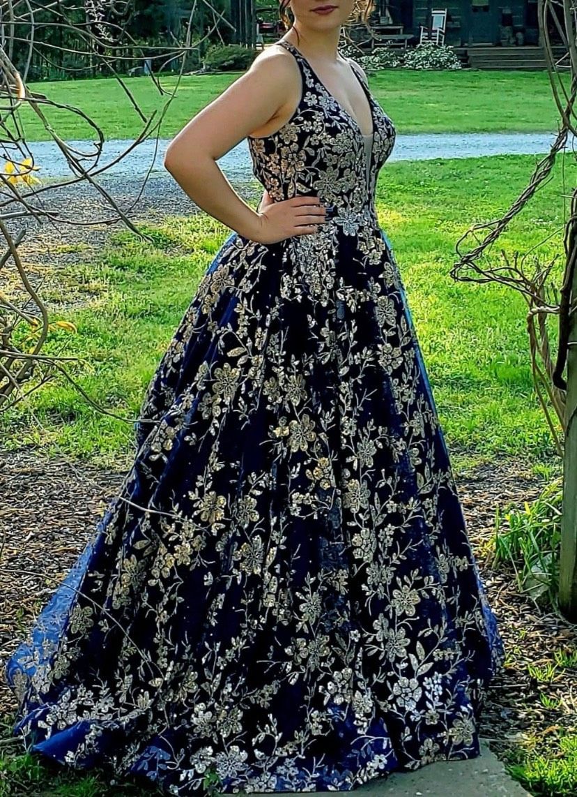 Colette Size 10 Prom Navy Blue Dress With Train on Queenly