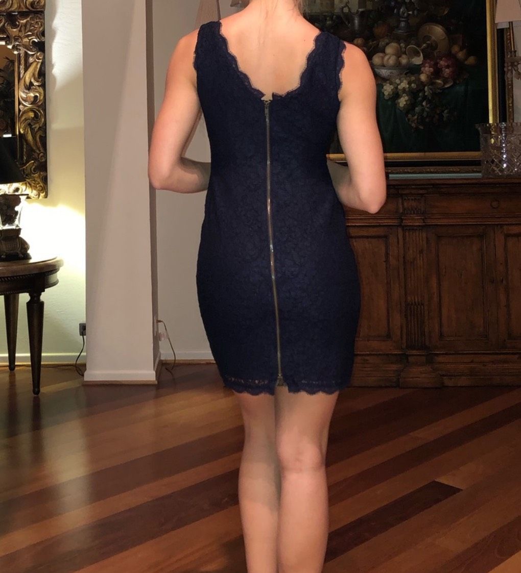 Adrianna Papell Size 4 Navy Blue Cocktail Dress on Queenly