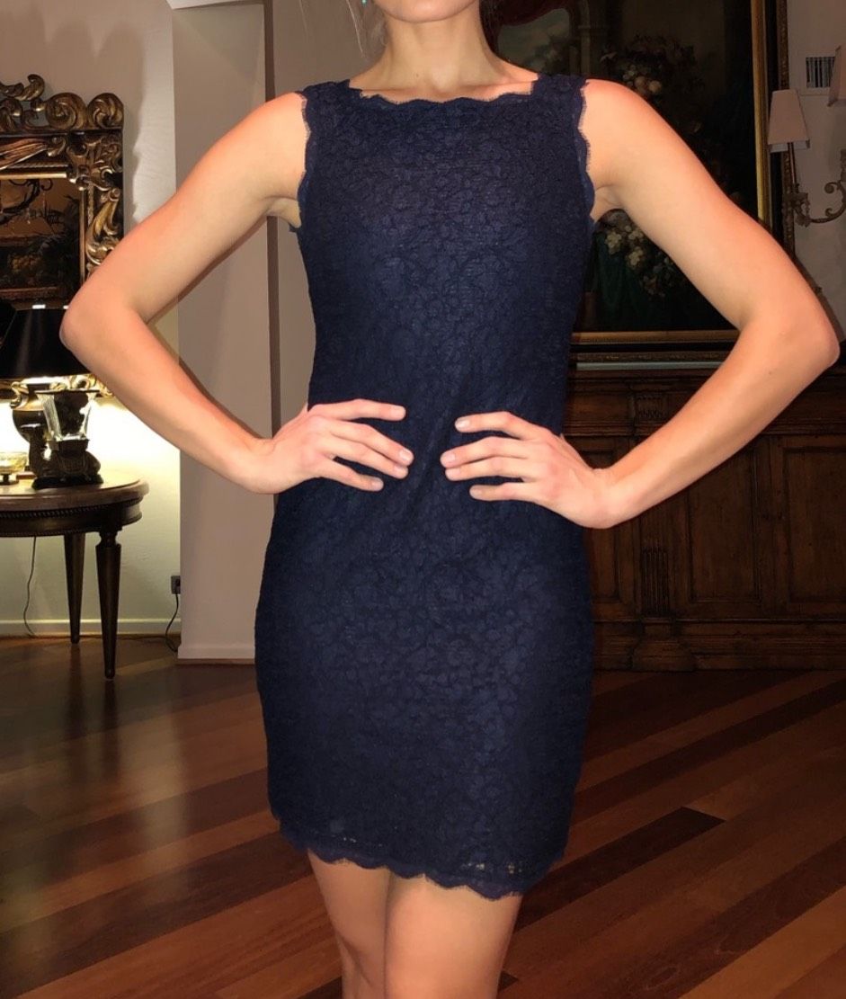 Adrianna Papell Size 4 Navy Blue Cocktail Dress on Queenly